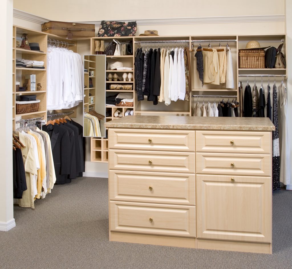 Floor-to-ceiling custom closet system